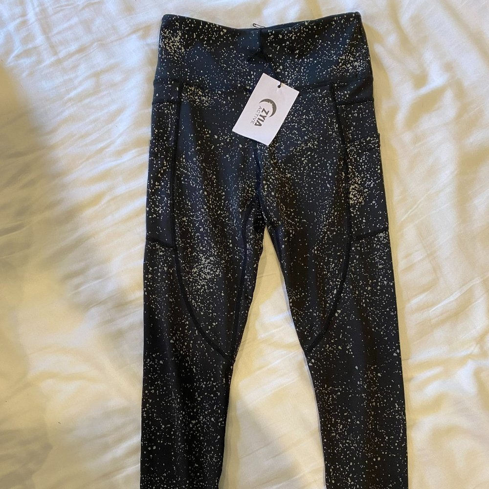 ZYIA Size 4 Black Reflective Pocket Light n Tight Hi-Rise 7/8. Retail value: $79